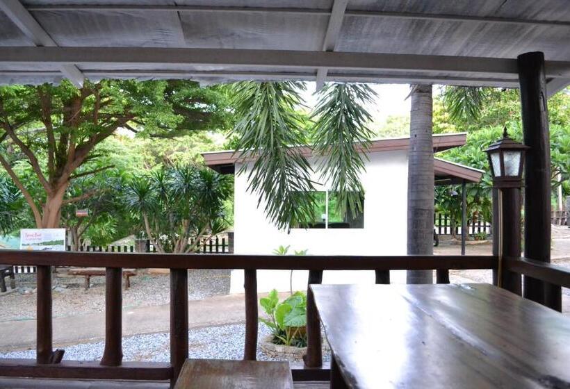 בונגלו משפחתי, Benjaporn Bungalow