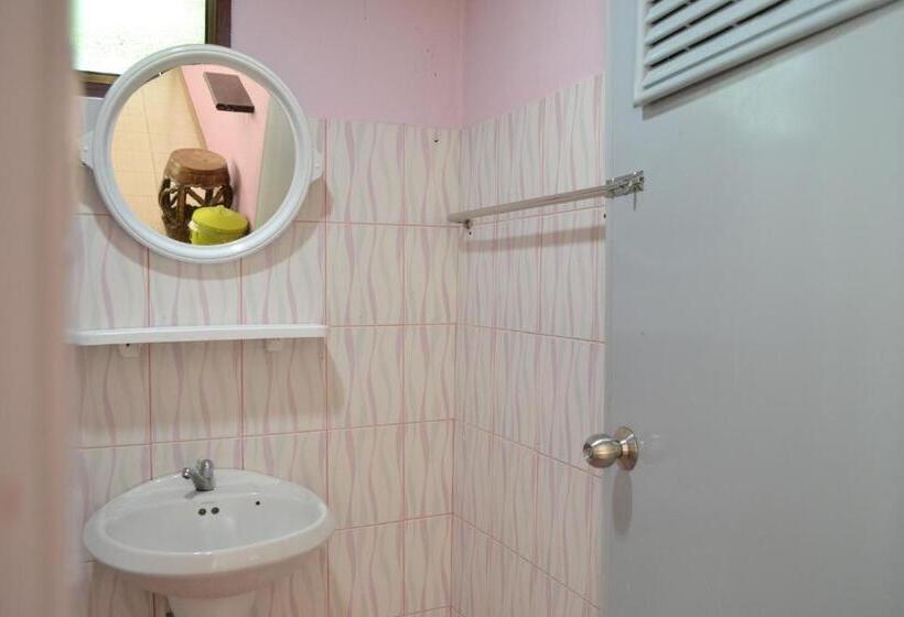 בונגלו משפחתי, Benjaporn Bungalow