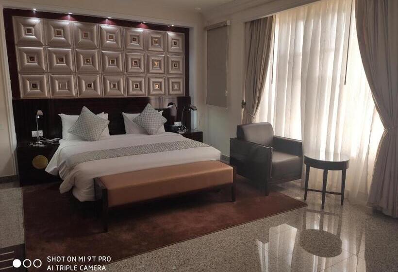 سوییت لوکس, Conference Hotel , Abeokuta