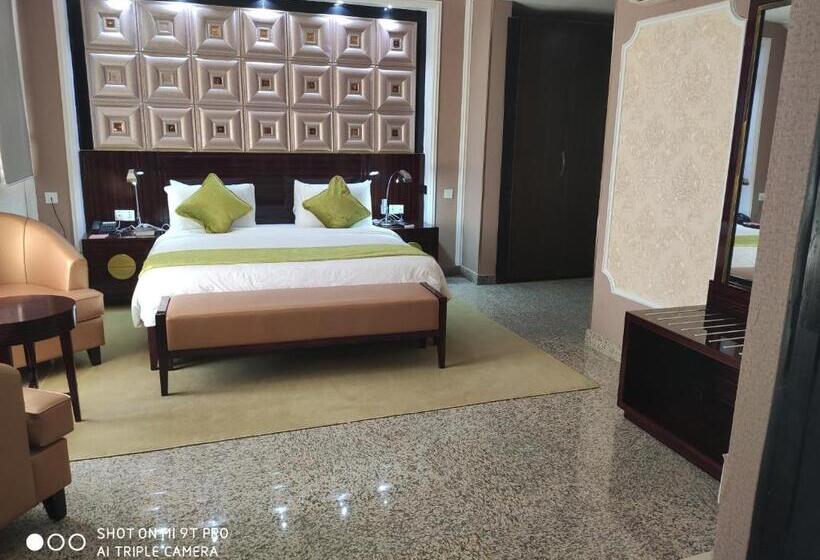 سوییت جونیور, Conference Hotel , Abeokuta