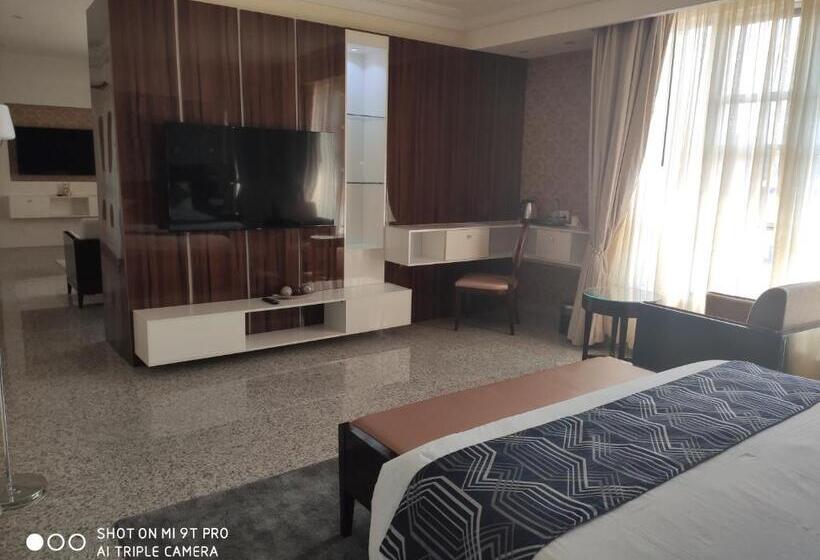 سوییت خانوادگی, Conference Hotel , Abeokuta