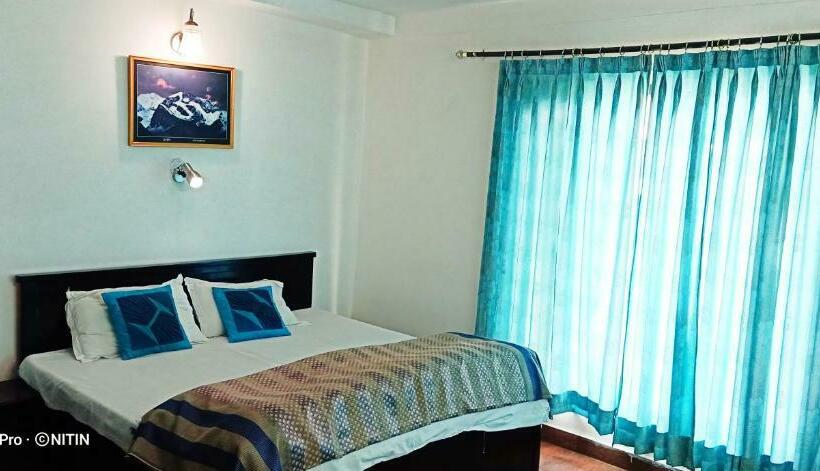 Номер Deluxe с Балконом, Jaishnavi Homestay  Mukteshwar