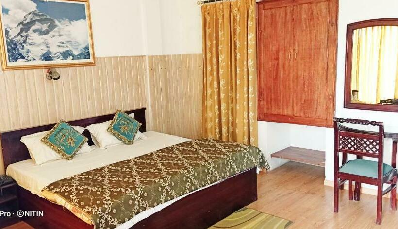غرفة ديلوكس مزودة بشرفة, Jaishnavi Homestay  Mukteshwar