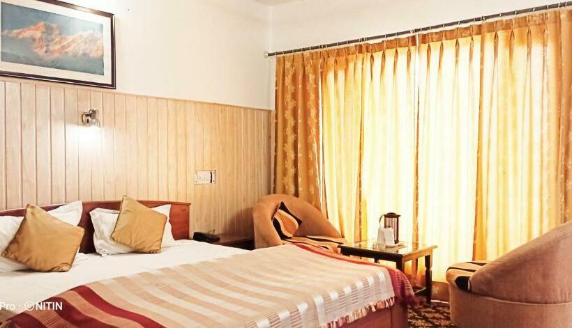 غرفة ديلوكس مزودة بشرفة, Jaishnavi Homestay  Mukteshwar