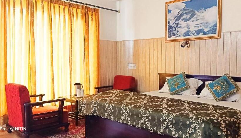 غرفة ديلوكس مزودة بشرفة, Jaishnavi Homestay  Mukteshwar