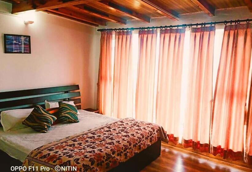 غرفة ديلوكس مزودة بشرفة, Jaishnavi Homestay  Mukteshwar