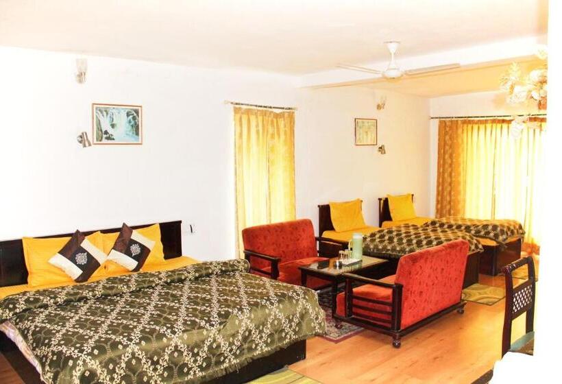 غرفة ديلوكس مزودة بشرفة, Jaishnavi Homestay  Mukteshwar