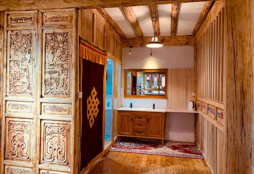 バス共有のスタンダードルーム, Shangri La Xiangye Listen To The Rain