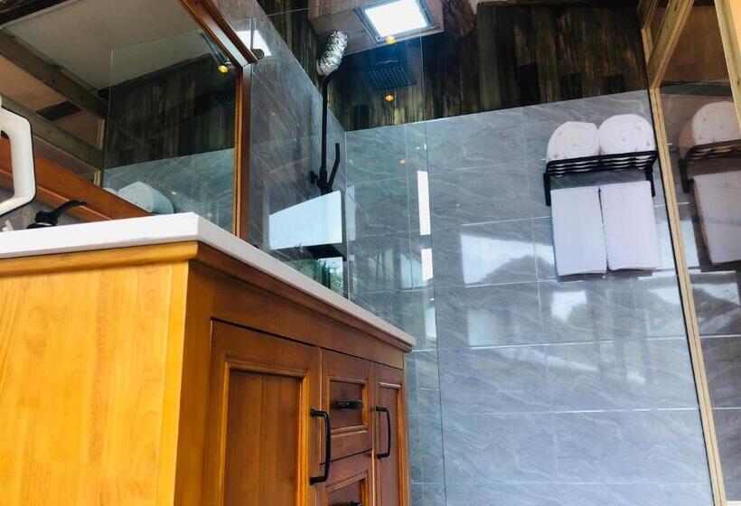 ファミリージュニアスイート, Shangri La Xiangye Listen To The Rain