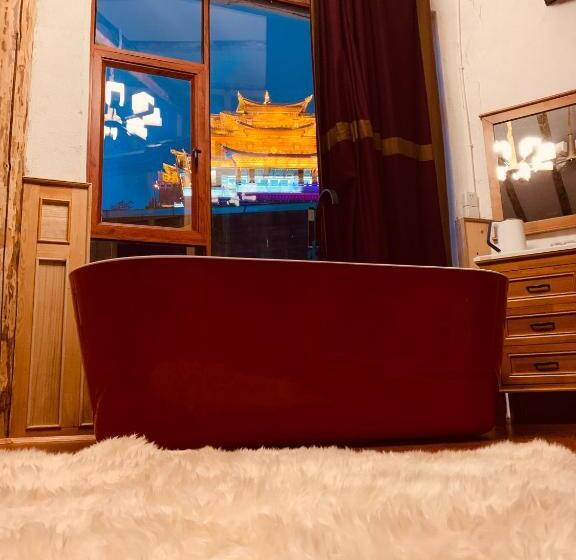 ハイドロマッサージバス付きスイート, Shangri La Xiangye Listen To The Rain