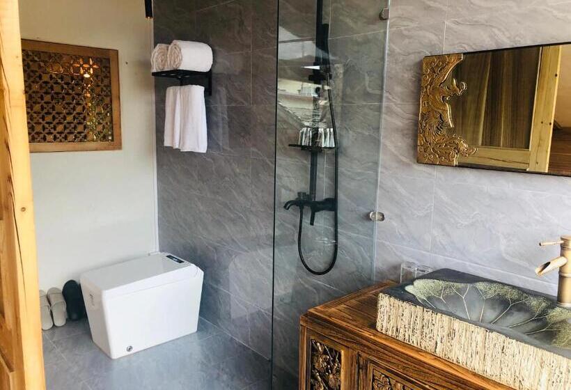 スタンダードルーム, Shangri La Xiangye Listen To The Rain