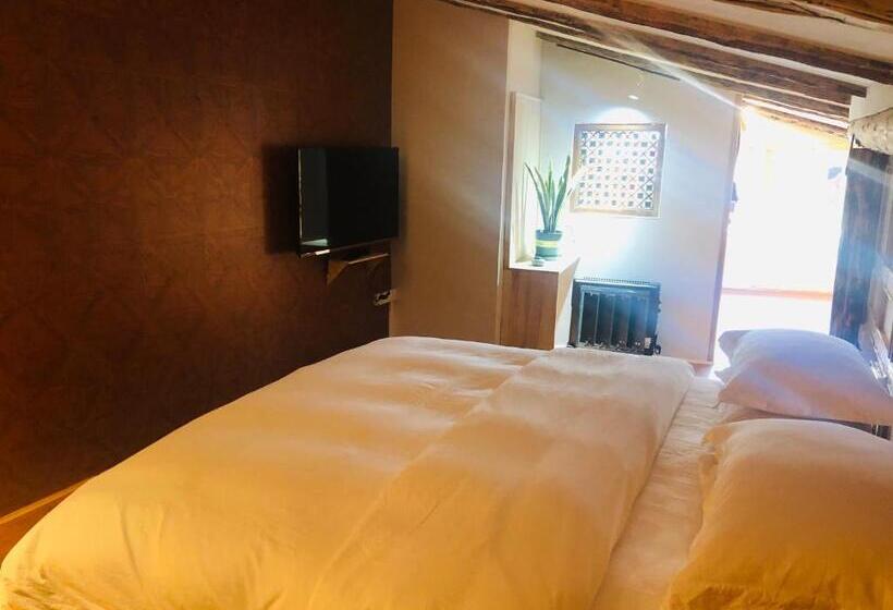 スタンダードルーム, Shangri La Xiangye Listen To The Rain