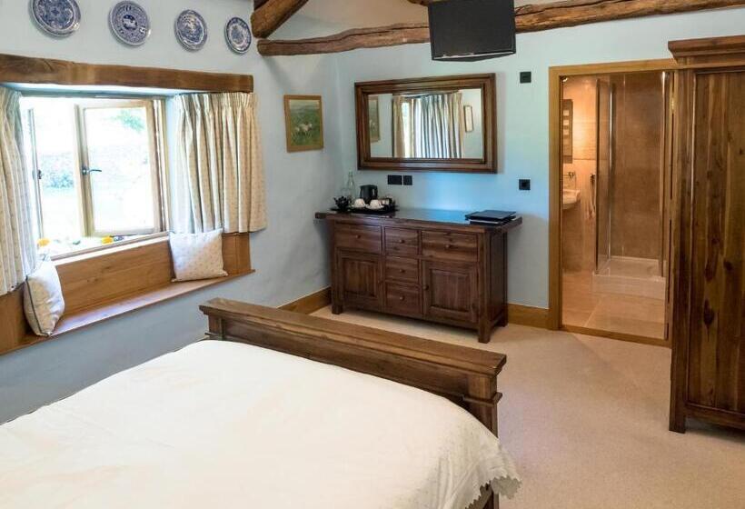 スタンダードルーム, The Wayside And Whisky Barn