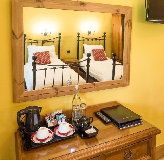 スタンダードルーム, The Wayside And Whisky Barn