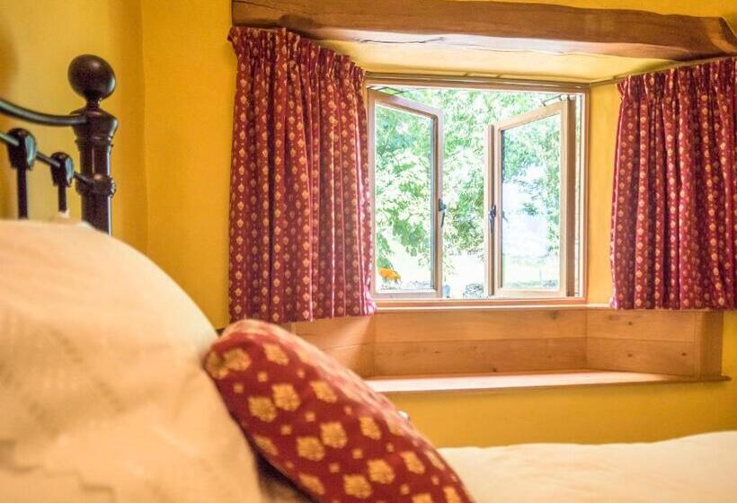 スタンダードルーム, The Wayside And Whisky Barn