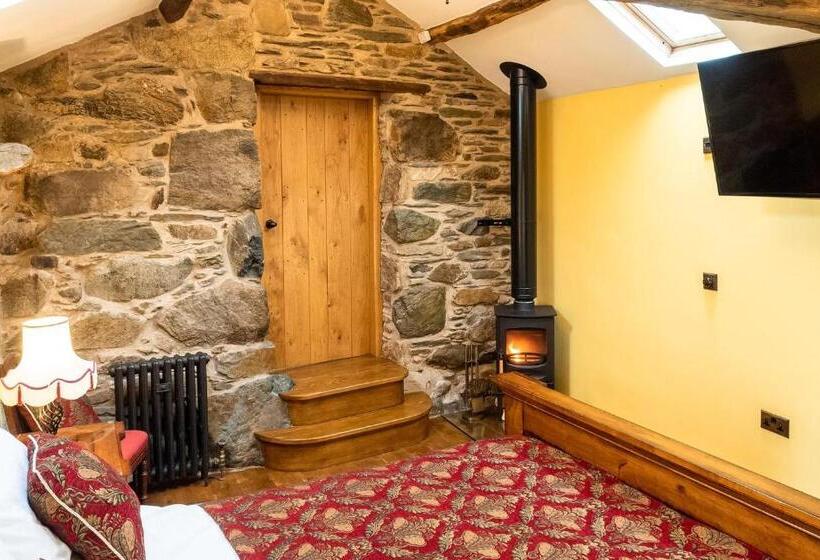 キングサイズベッドのスタンダードルーム, The Wayside And Whisky Barn