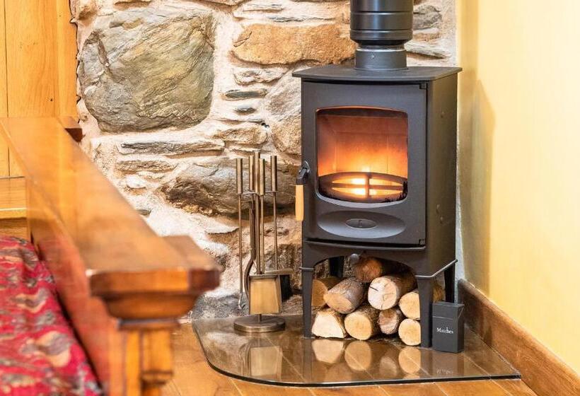 キングサイズベッドのスタンダードルーム, The Wayside And Whisky Barn