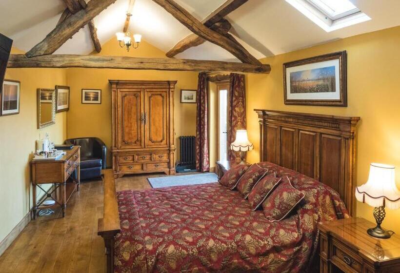 キングサイズベッドのスタンダードルーム, The Wayside And Whisky Barn