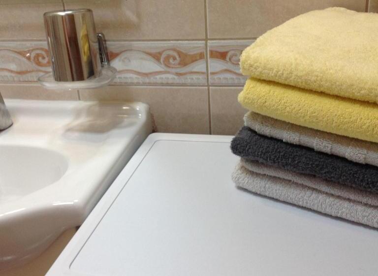 استودیوی استاندارد, Apartman Mona