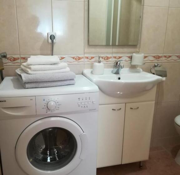 استودیوی استاندارد, Apartman Mona