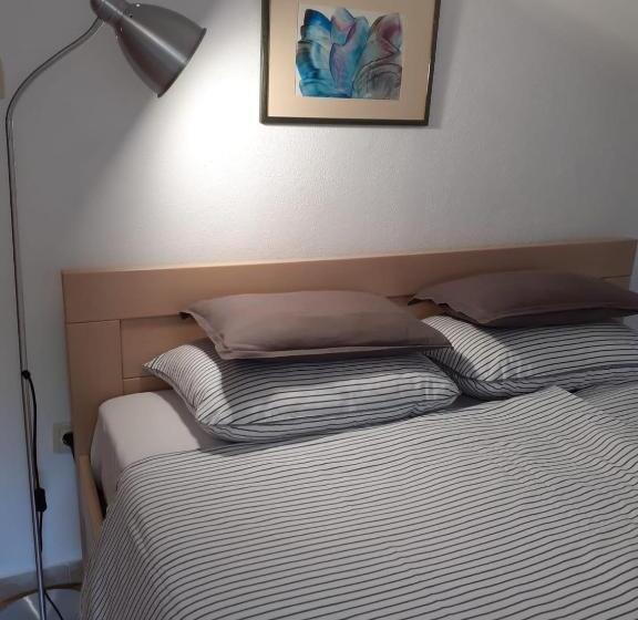 آپارتمان 1 خوابه, Apartman Mona