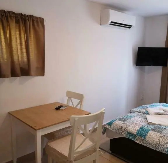 スタンダードスタジオ, Balaton Apartman Füred