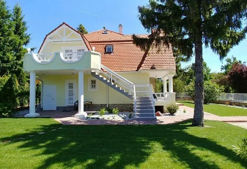 スタンダードスタジオ, Balaton Apartman Füred