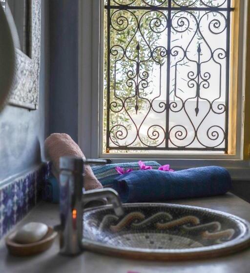 استودیو خانوادگی, Dar El Jerbi