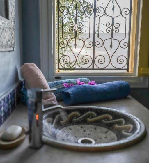 استودیو خانوادگی, Dar El Jerbi