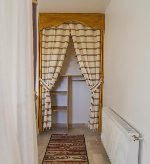 استودیو خانوادگی, Dar El Jerbi