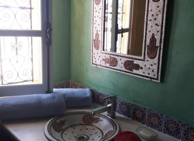 اتاق استاندارد چهار تخته, Dar El Jerbi