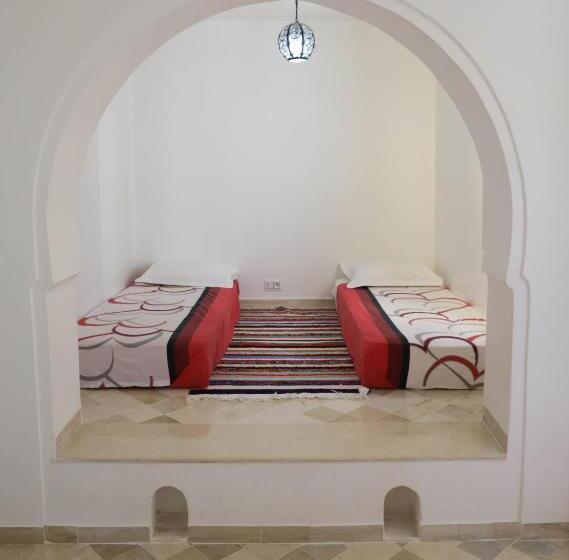 اتاق استاندارد چهار تخته, Dar El Jerbi