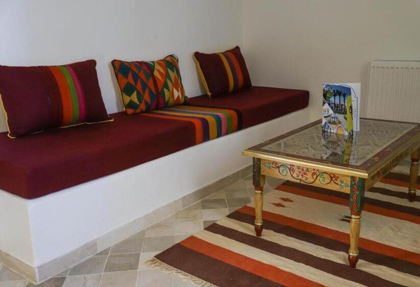 اتاق استاندارد چهار تخته, Dar El Jerbi