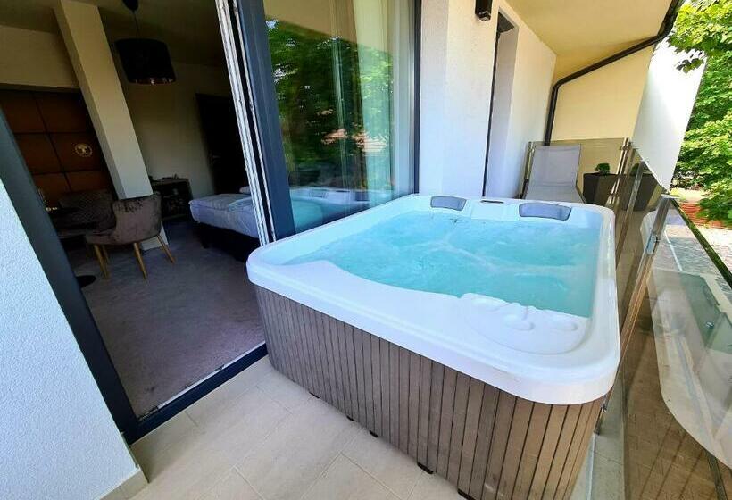 Люкс с гидромассажем, Baobab Suites