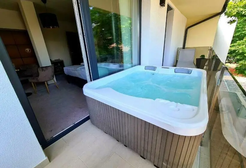 ハイドロマッサージバス付きスイート, Baobab Suites