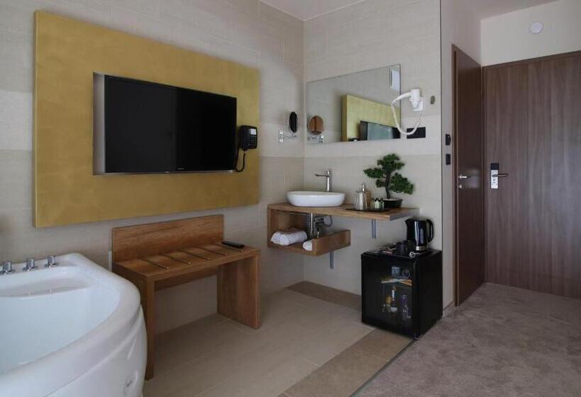 标准间带漩涡浴缸, Baobab Suites