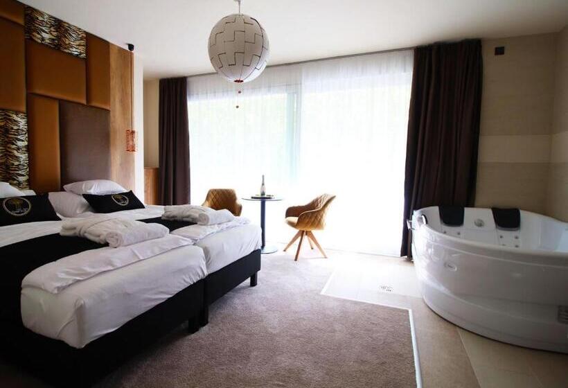 Номер Стандарт с Гидромассажем, Baobab Suites