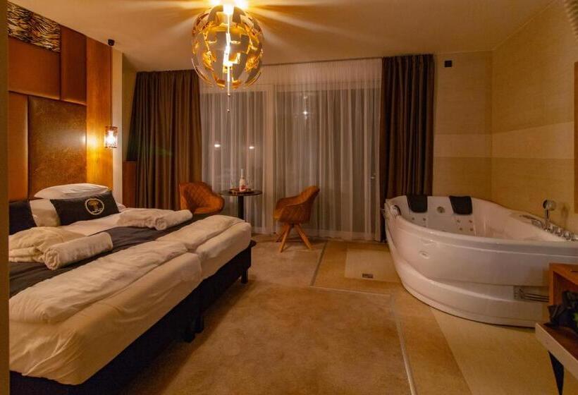 标准间带漩涡浴缸, Baobab Suites