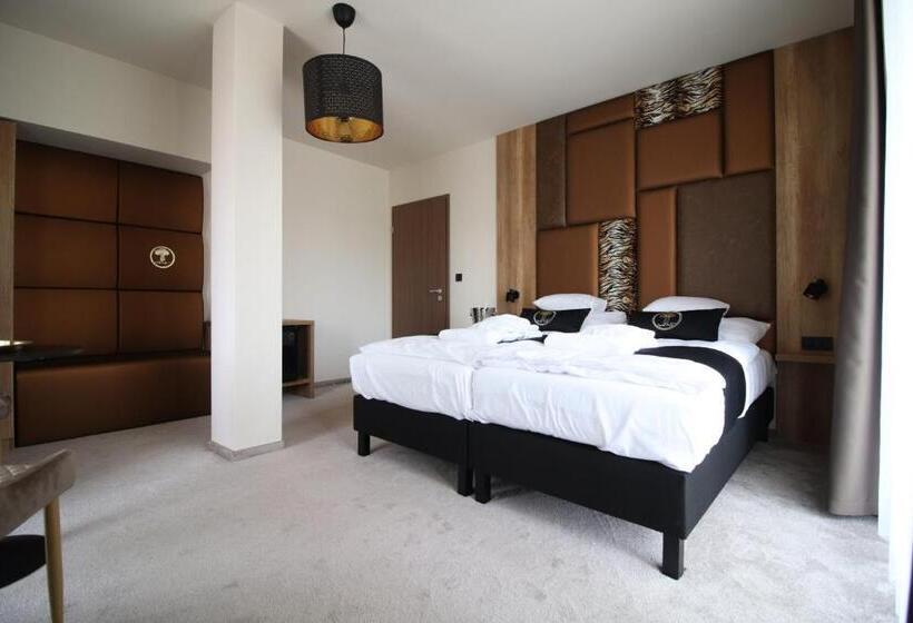 带按摩浴盆的套房, Baobab Suites