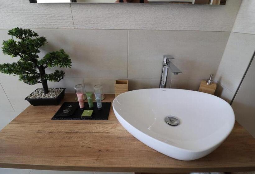 Люкс с гидромассажем, Baobab Suites
