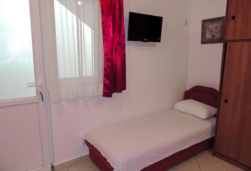 Standard Triple Room with Terrace, Mediterranean Retreat Becici