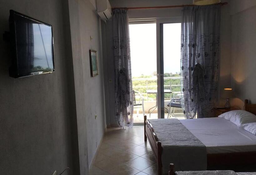 חדר לארבעה סטנדרטי עם מרפסת, Vila Hiso