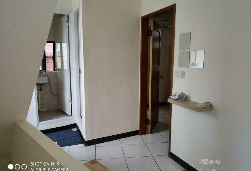 تختخواب در اتاق مشترک, Simple Life Hostel