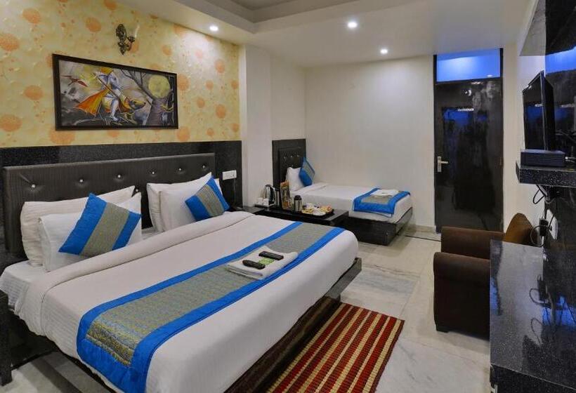 سوییت خانوادگی, Noida International Couple Friendly Hotel In Noida Sector 11