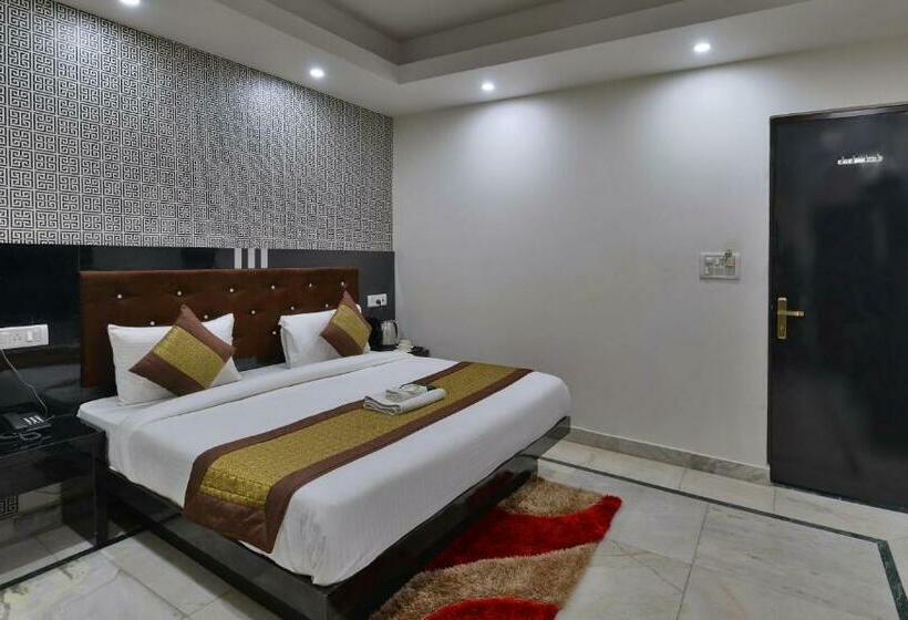 اتاق لوکس, Noida International Couple Friendly Hotel In Noida Sector 11