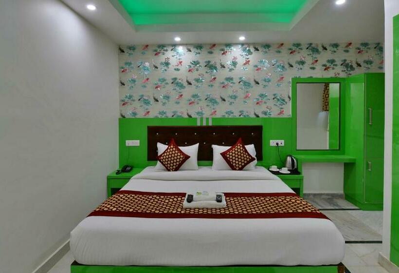 اتاق لوکس, Noida International Couple Friendly Hotel In Noida Sector 11