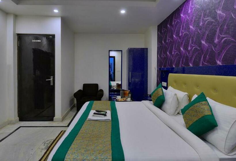 اتاق لوکس, Noida International Couple Friendly Hotel In Noida Sector 11