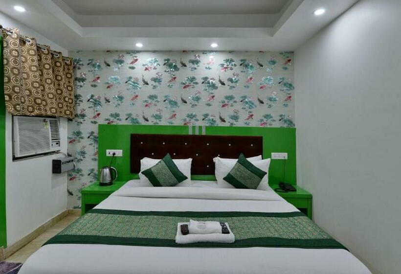 اتاق لوکس, Noida International Couple Friendly Hotel In Noida Sector 11