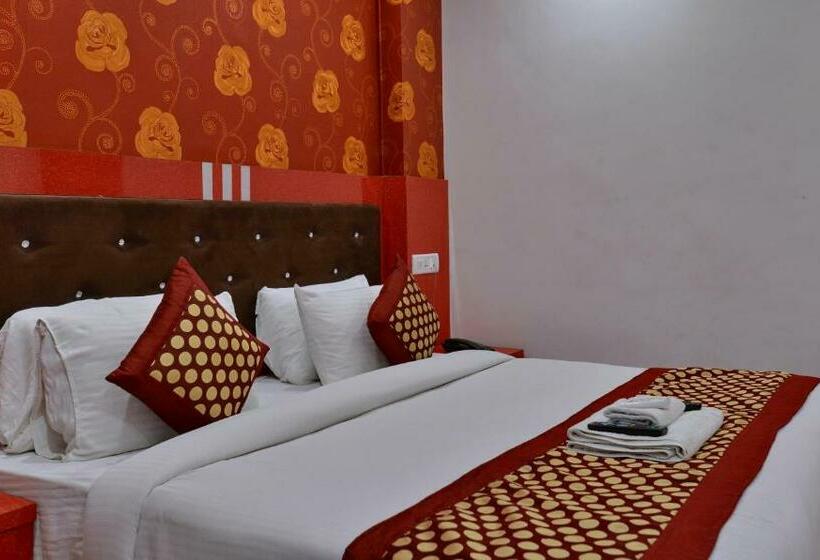 اتاق لوکس, Noida International Couple Friendly Hotel In Noida Sector 11