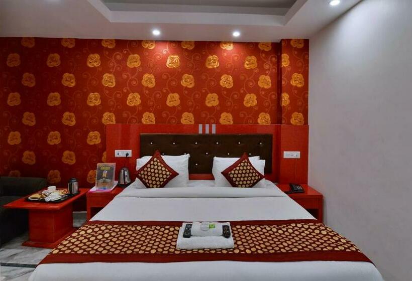 اتاق لوکس, Noida International Couple Friendly Hotel In Noida Sector 11